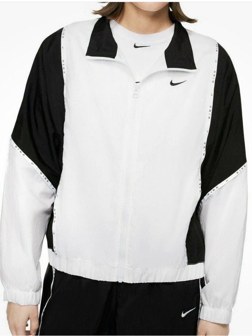 Women’s Nike  Sportswear Windrunner Jacket Size XL